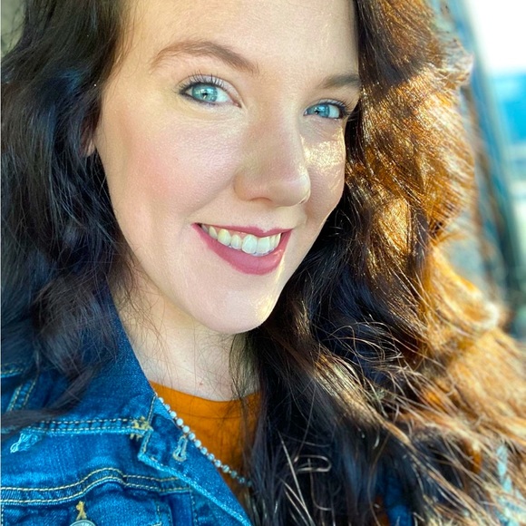 Meet your Posher, Amanda - Picture 1 of 1